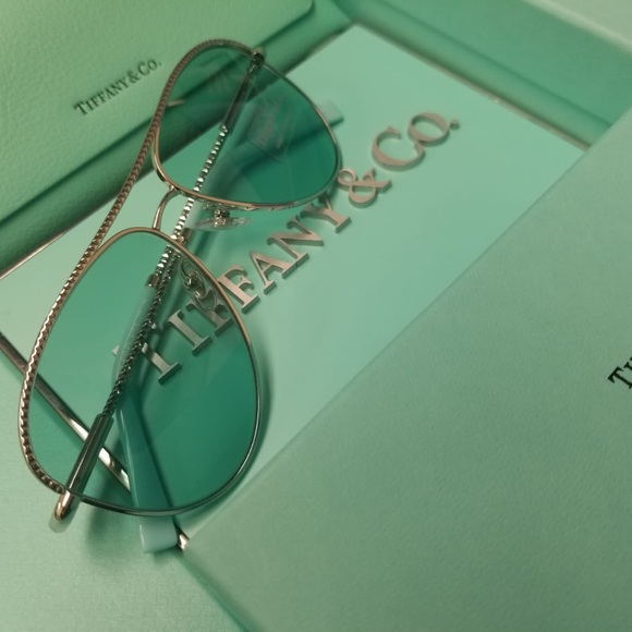 Tiffany&Co. Diamond Point Aviators 2019 Collection - Picture 6 of 8